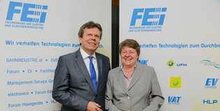 Wien - FEEI fordert eine effiziente Verwaltungsstruktur und steuerliche Entlastung der Wirtschaft - „Angesichts der schwachen Konjukturlage sind wir auf einem stabilen Kurs“, sagt Brigitte Ederer, Präsidentin des FEEI – Fachverband der Elektro- und Elektr